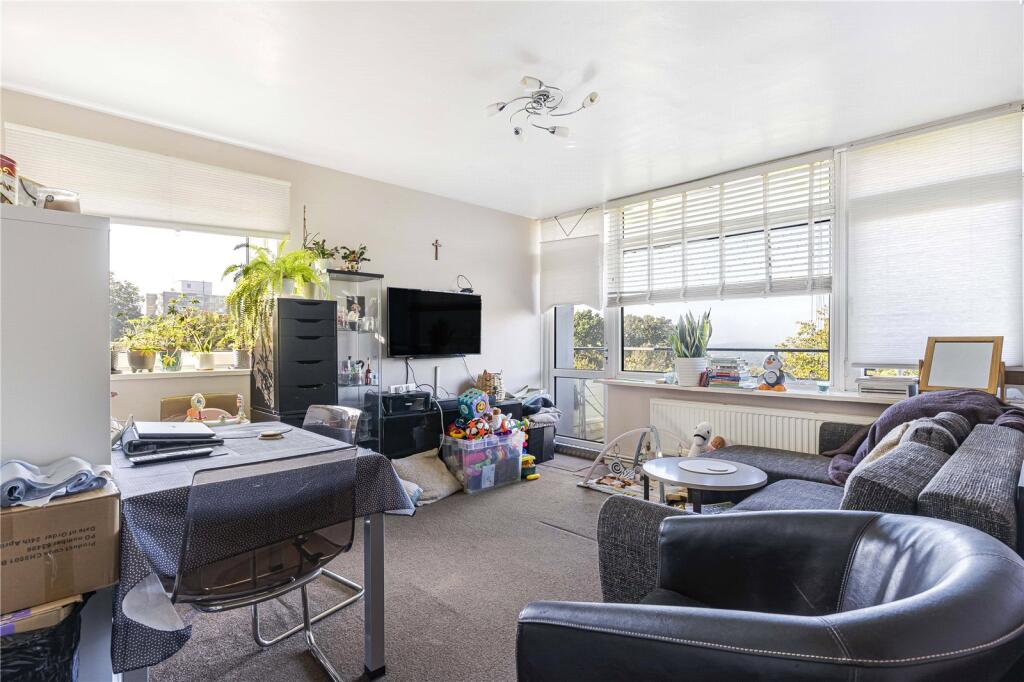 Wanborough Drive, London, SW15 photo 3