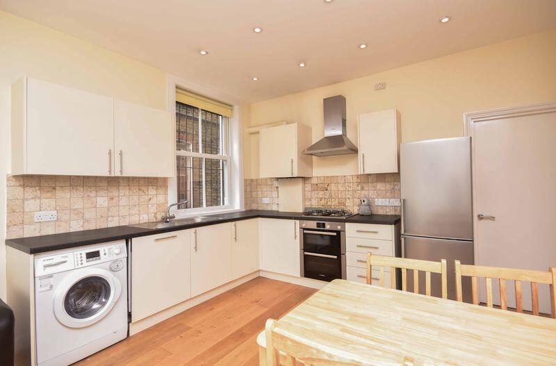 Main image of property: Balham Hill, London