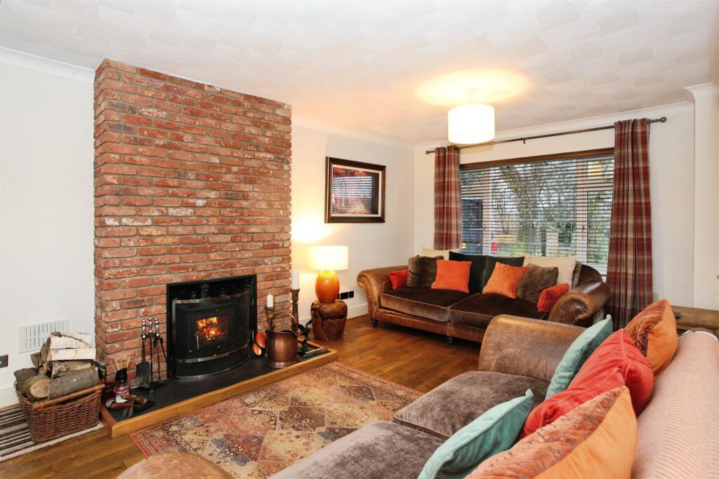 House in Cardiff, Llanharry - View 5