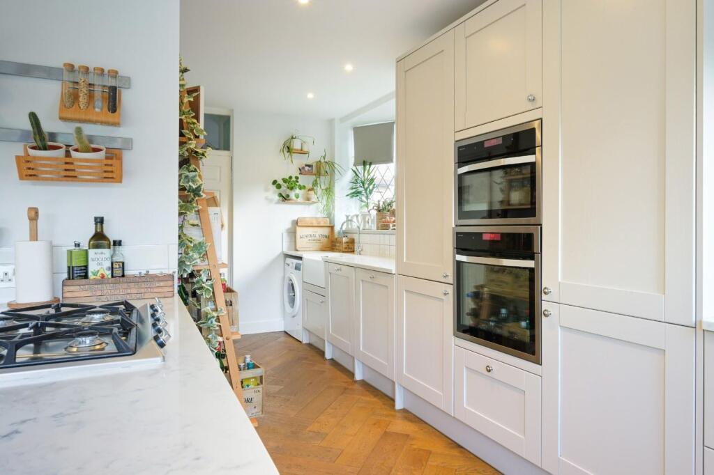House in Epsom, Stoneleigh - View 5