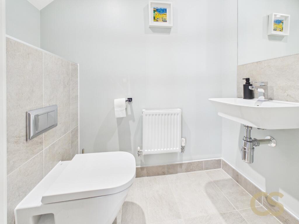 House in Waltham Cross, Churchgate - More