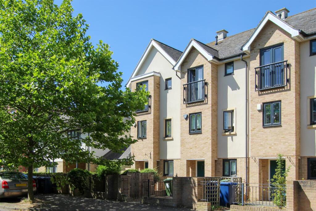 Main image of property: Circus Drive, Cambridge