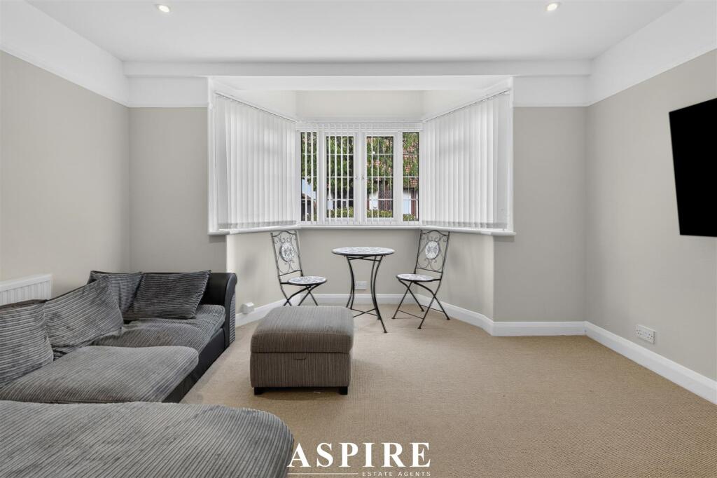 Apartment in Southend-on-Sea, Leigh-on-Sea - View 3