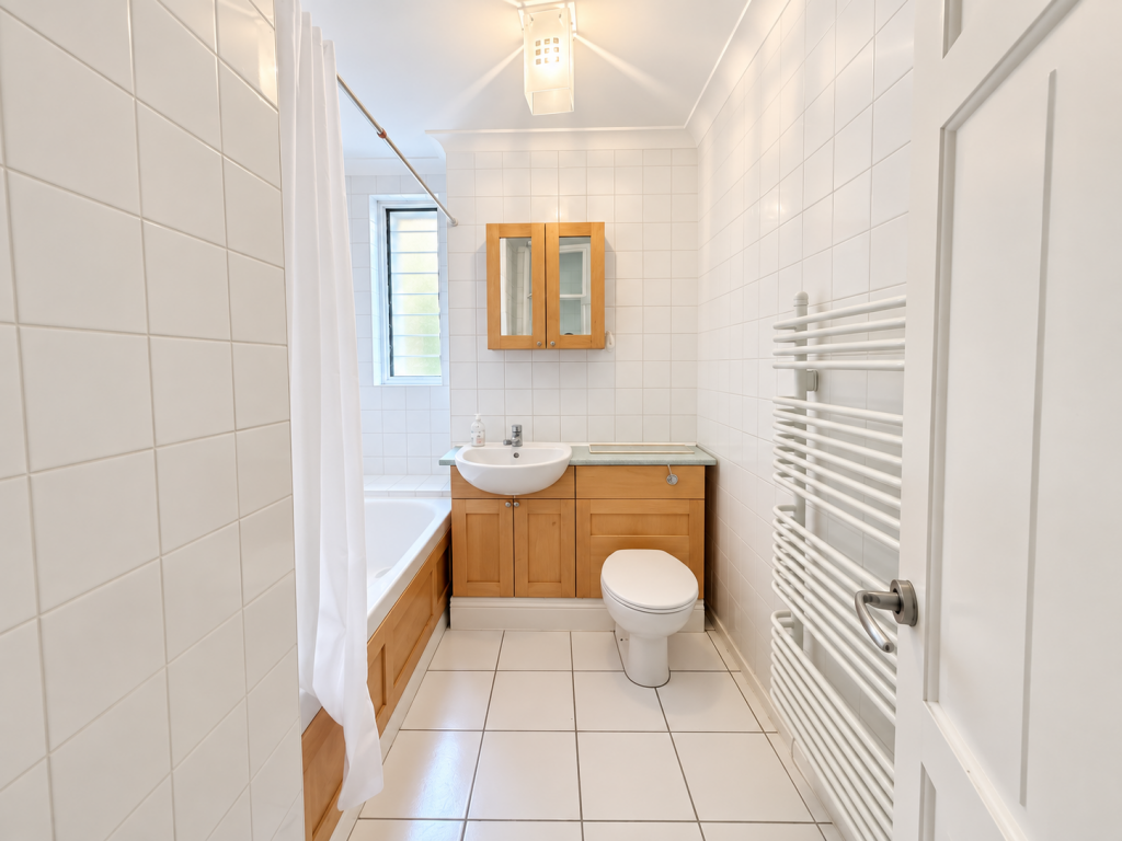 Apartment in Warwick, Milverton, Royal Leamington Spa - More