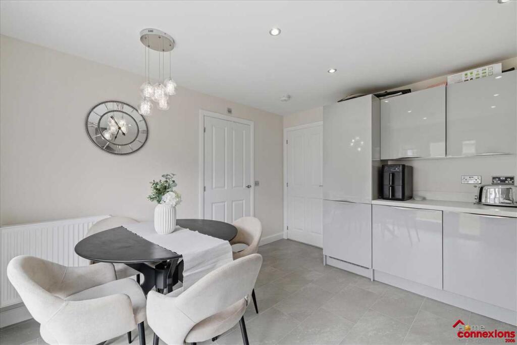 House in East Kilbride, Nerston Industrial West, Nerston - More