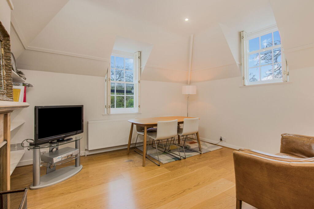 Adelaide Cottages, Homesfield, NW11 photo 2
