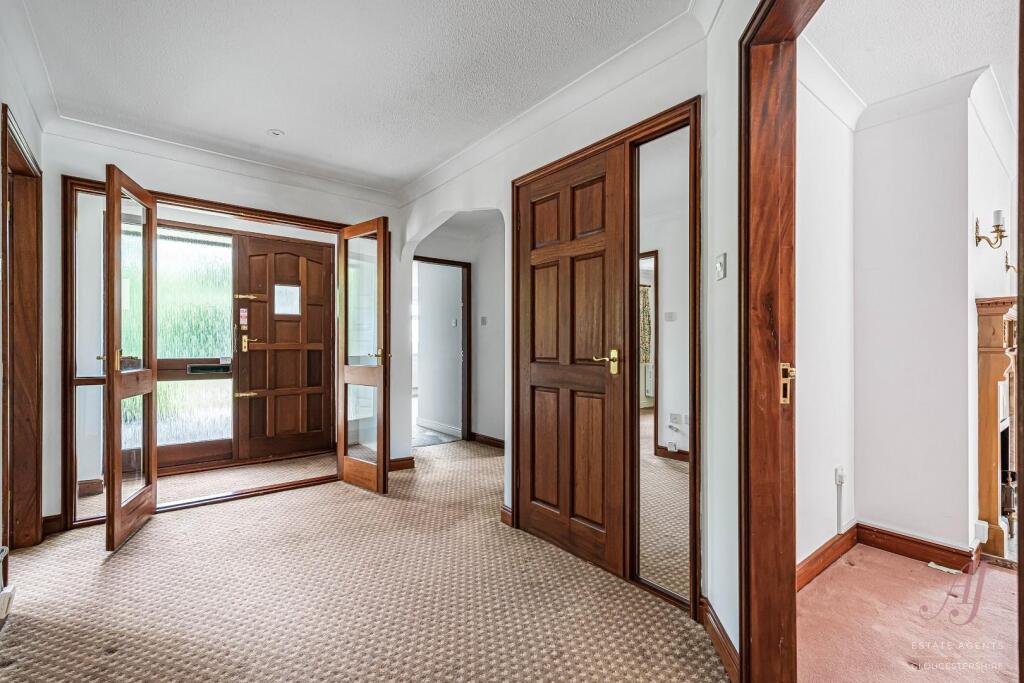House in Gloucester - View 4
