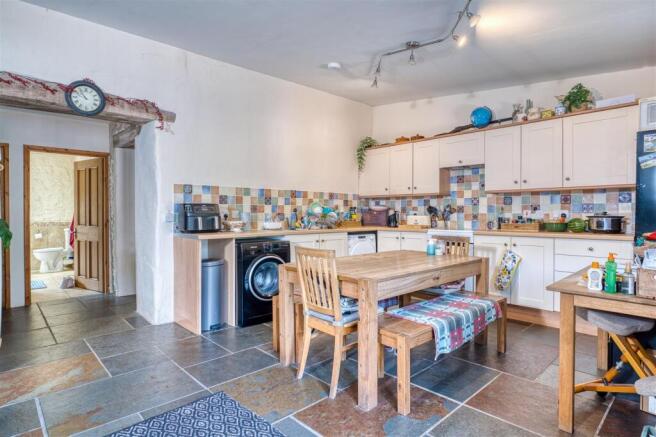 Cottage 2 Kitchen.jpg