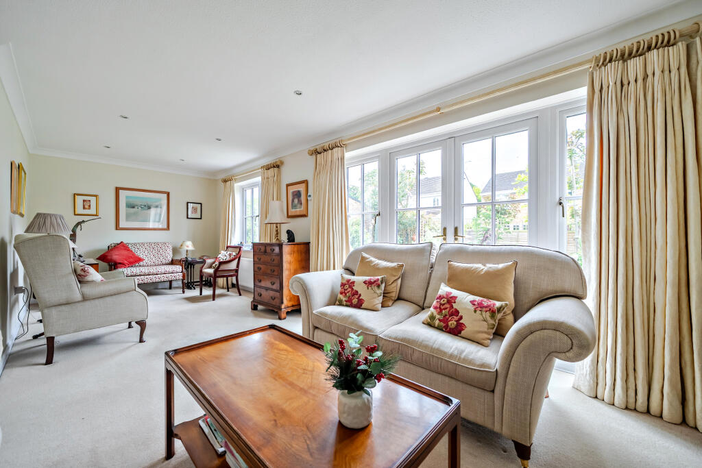 Main image of property: Beaufort Place, Bray, Maidenhead, SL6