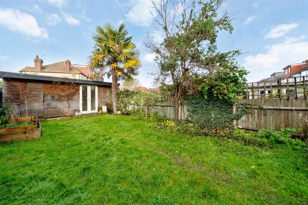 Southway, Raynes Park photo 4