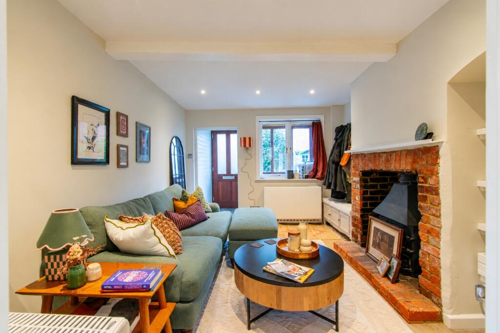 Alma Place, High Street, Marlborough, Wiltshire, SN8 photo 2