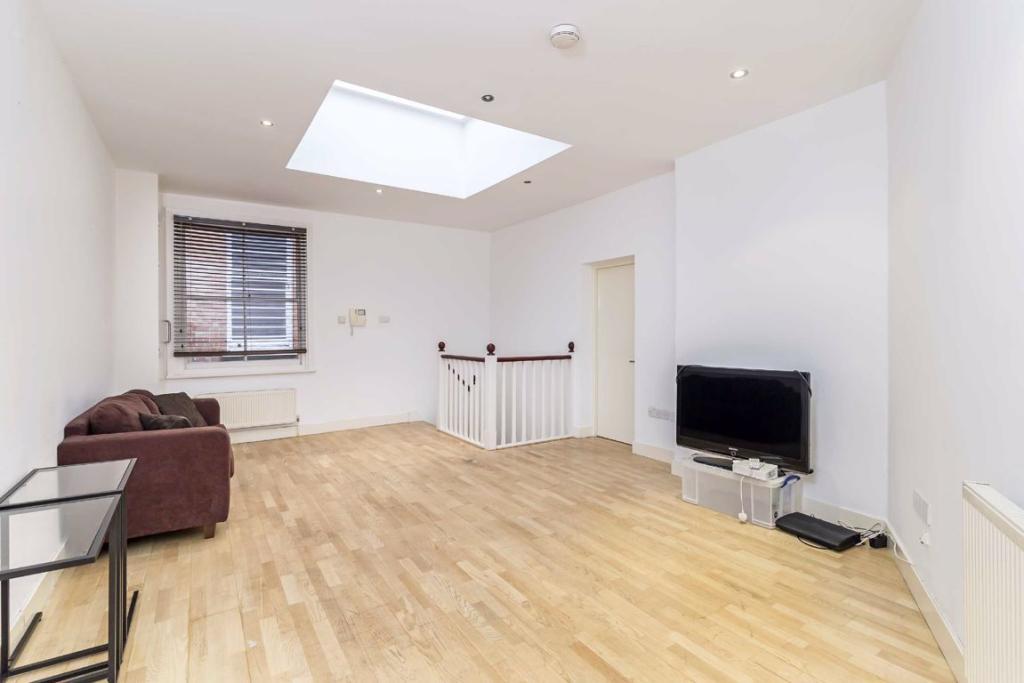 Main image of property: Lymington Mansions, Lymington Road, West Hampstead, NW6