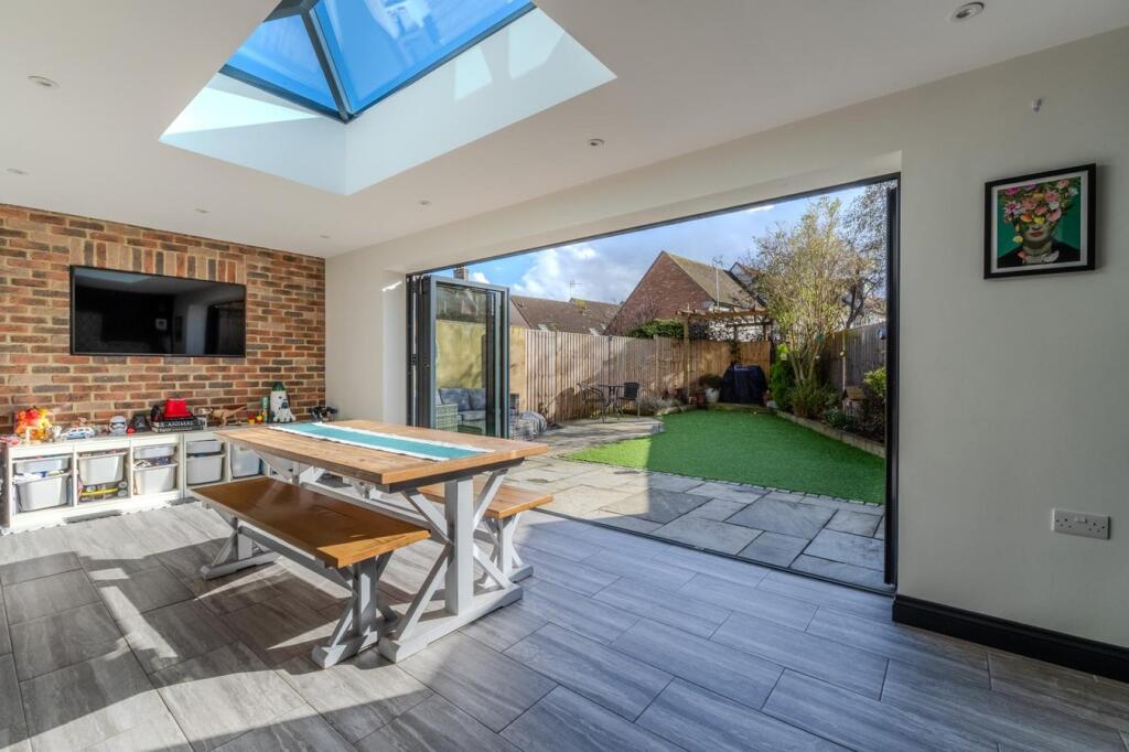 6, Barnard Road, Sawbridgeworth, CM21 photo 2
