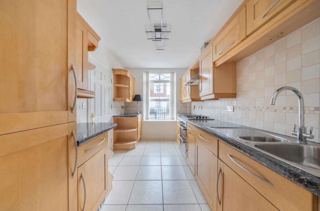House in Surrey Heath, Frimley Green - View 3