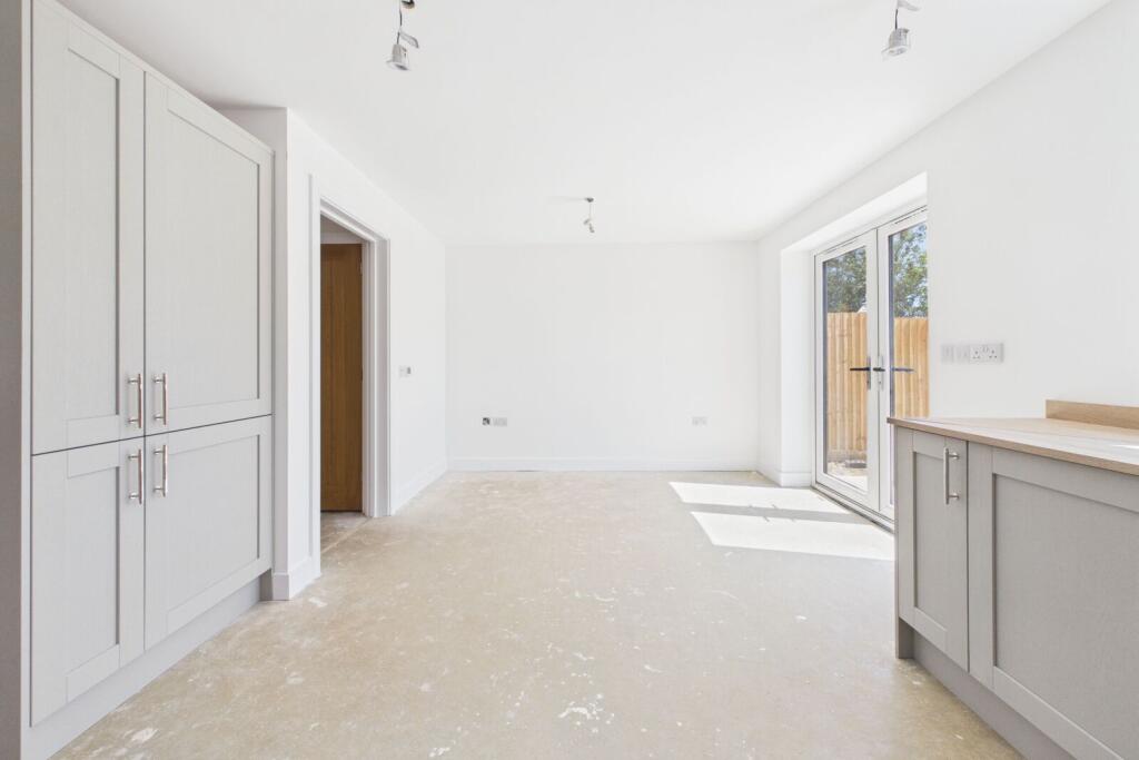 St. Peters Road, Oundle, Northamptonshire, PE8 photo 3