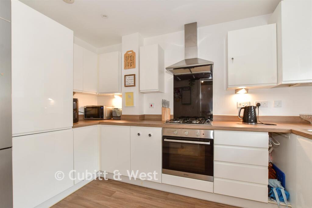 House in Horsham, Pulborough - View 3