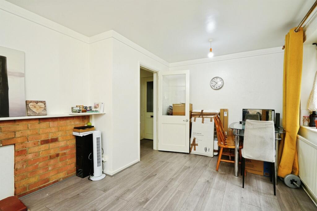 Apartment in Oxford, Barton Road Flats, Headington - View 5