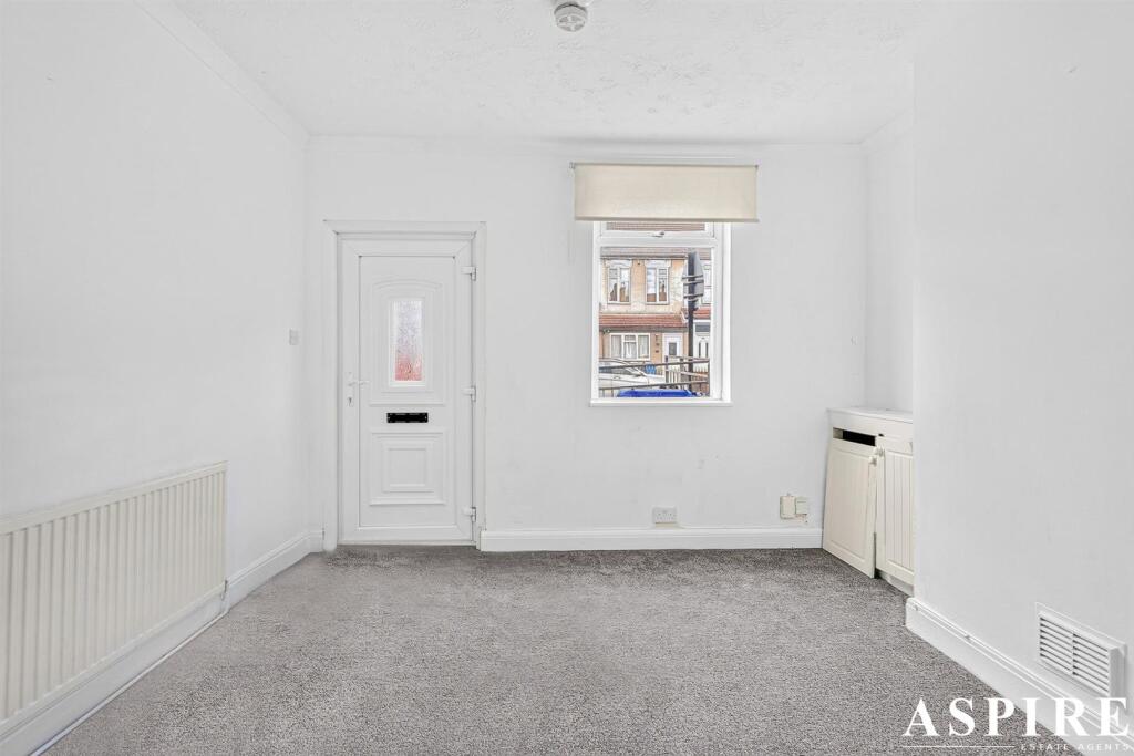 House in Romford - View 2