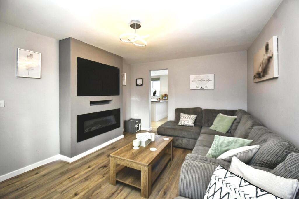 House in Hull, Kingswood - More