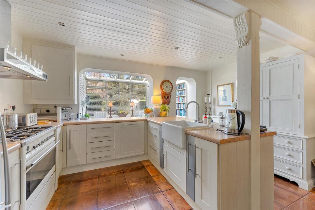 18 Bollin Grove, Prestbury, SK10 photo 4
