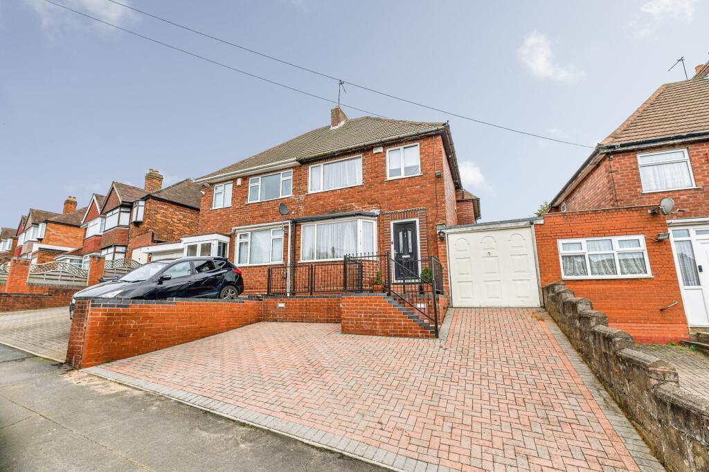 3-bed semi-detached on Jayshaw Avenue, Birmingham, B43, £270,000
