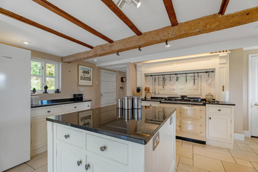 House in Worcester - View 5