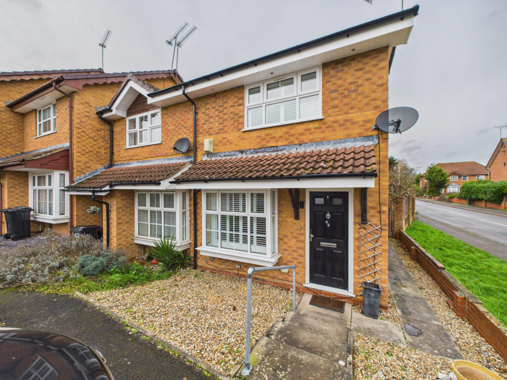 2-bed terraced on Harvard, Close, Woodley, RG5, £389,950