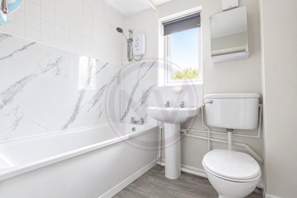 Apartment in Enfield - View 4
