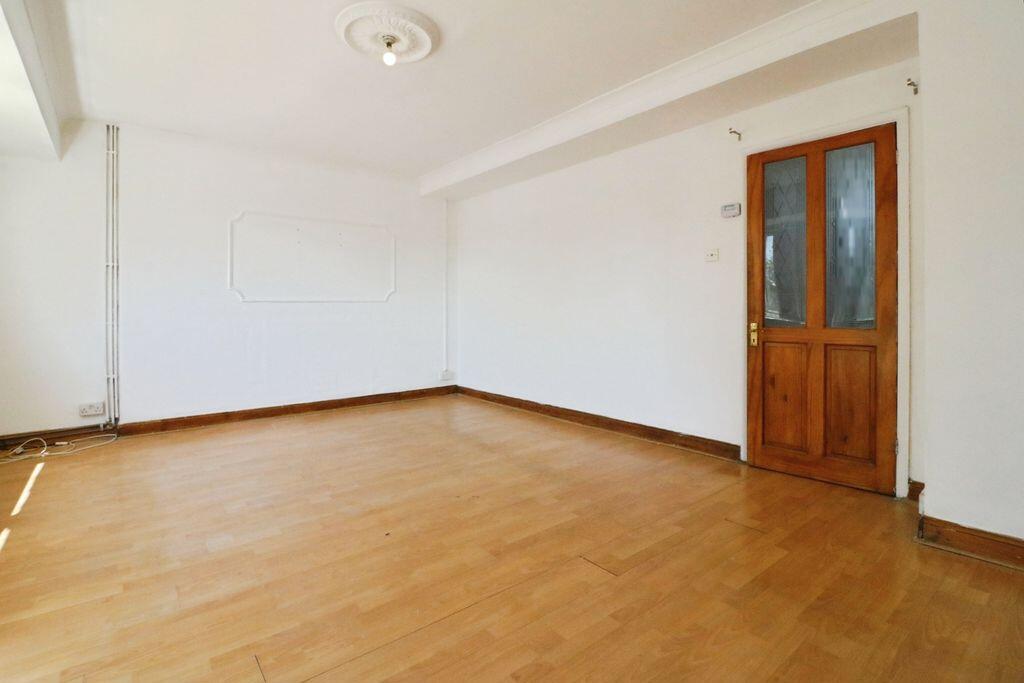 Apartment in Slough - View 5