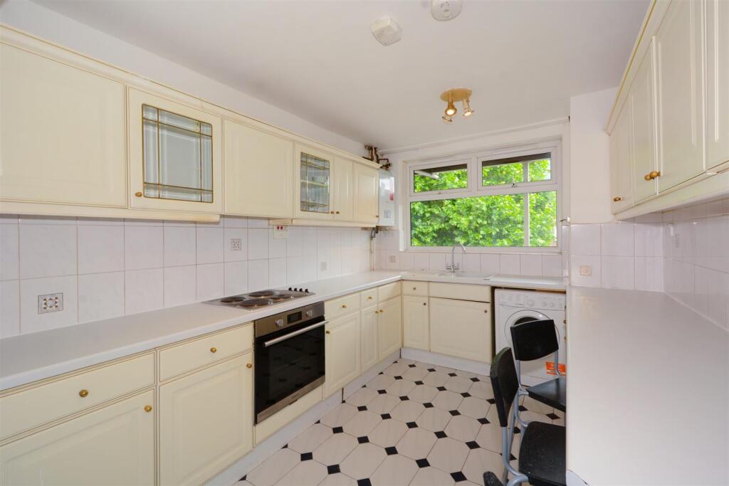 Apartment in London, Poplar - View 2