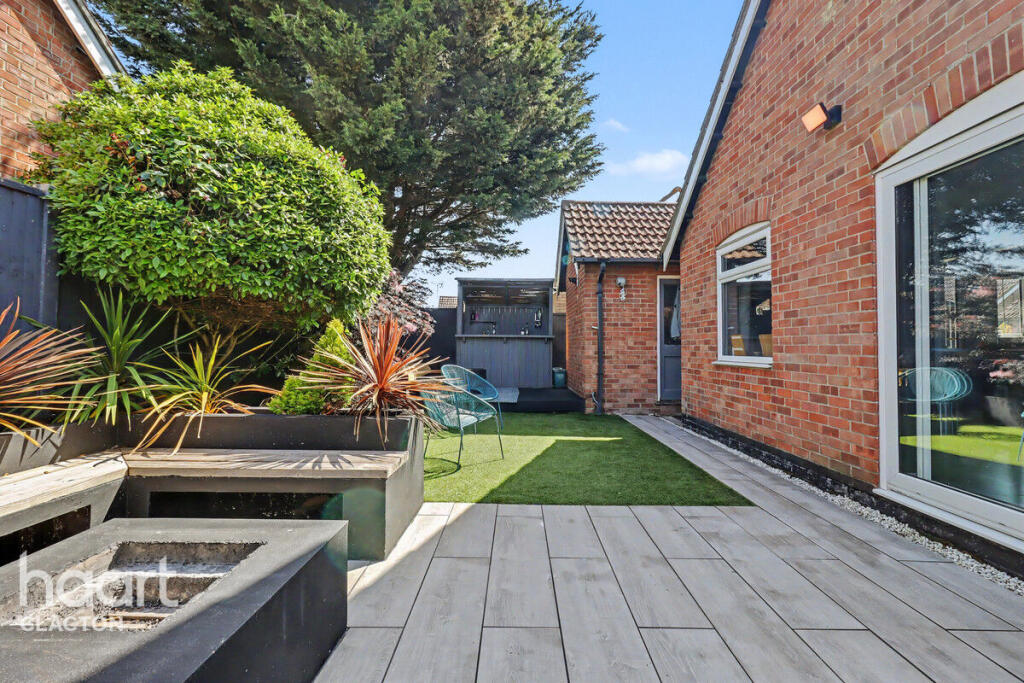 Camellia Avenue, Clacton-On-Sea photo 3