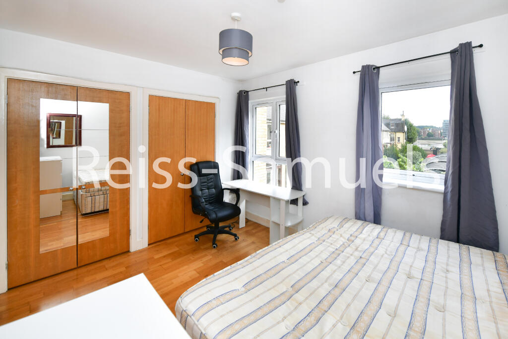 6 bedroom town house for rent