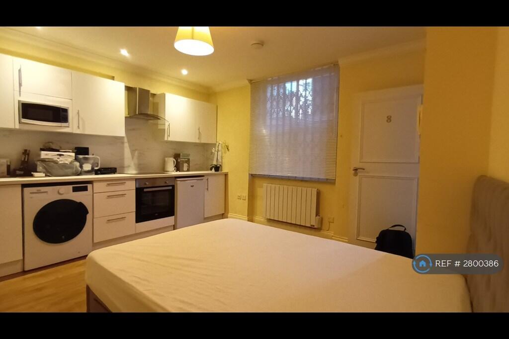 Studio flat for rent
