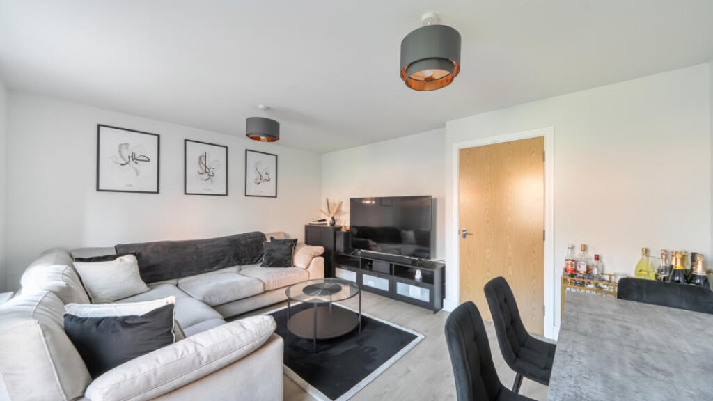 Main image of property: Horley RH6 8PT, Horley, RH6 8PT