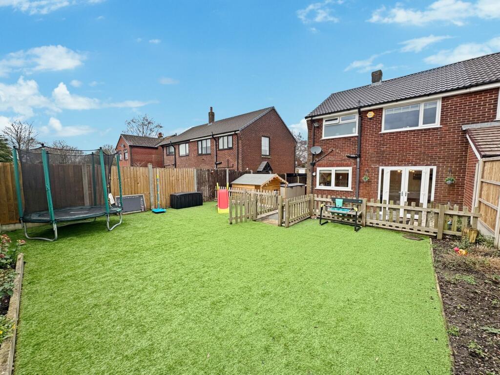 Lee Bank, Westhoughton, BL5 photo 4