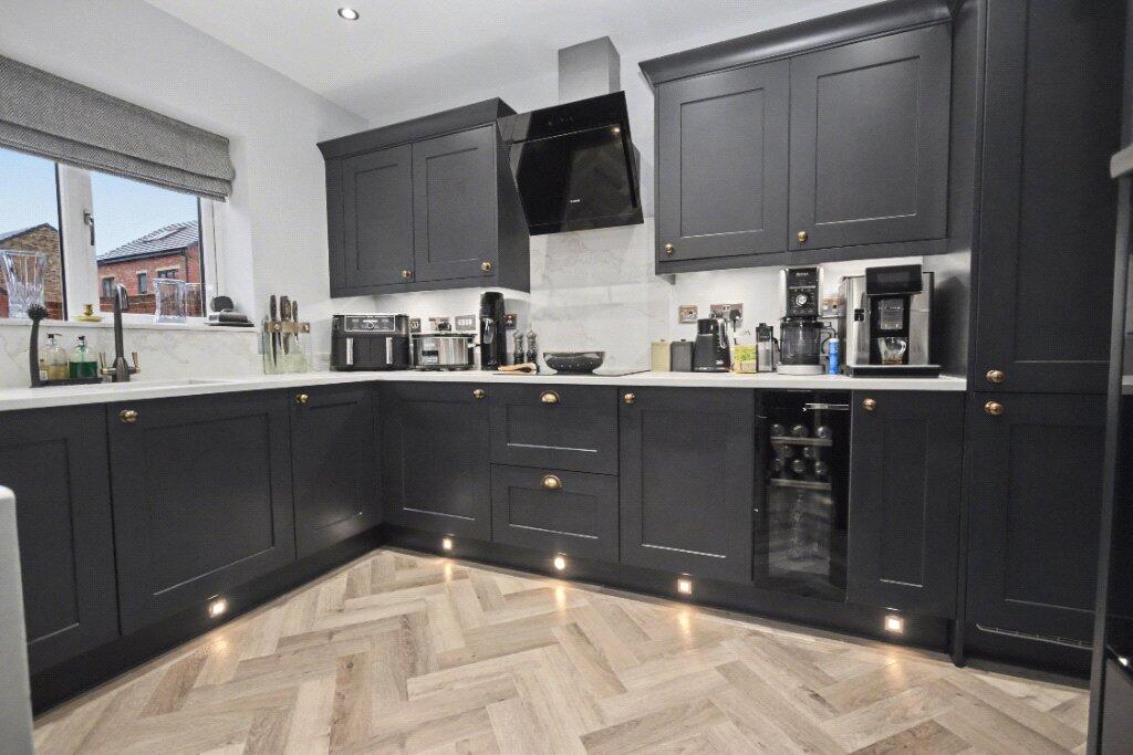 Park Hill Way, Wakefield, West Yorkshire photo 4