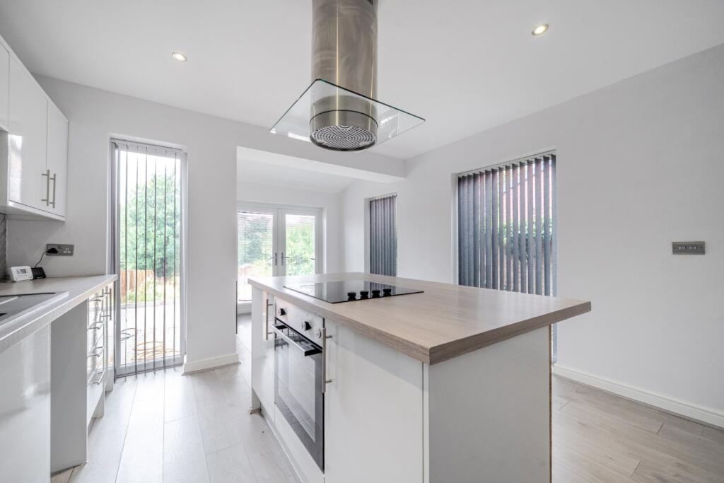 836, Tong Road, Leeds, West Yorkshire, LS12 photo 4