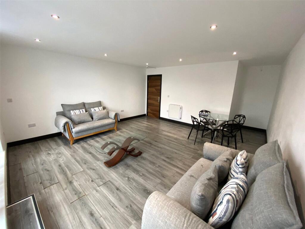 Apartment in Manchester, Curry Mile, Rusholme - View 4