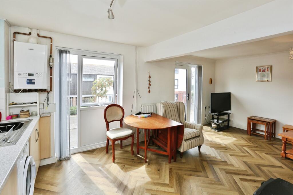 Apartment in Gosport, Hampshire - View 5