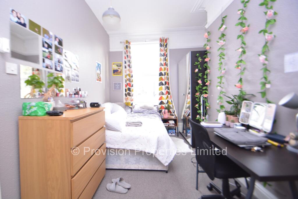 6 bedroom terraced house for rent
