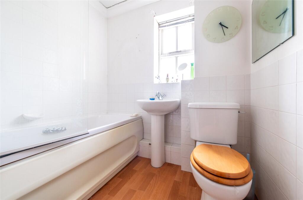 Apartment in Maidstone, Kent - More