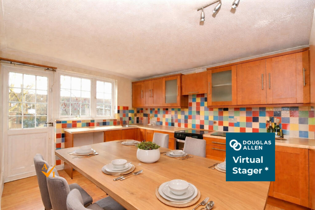 Great Oxcroft, Basildon, Essex photo 3