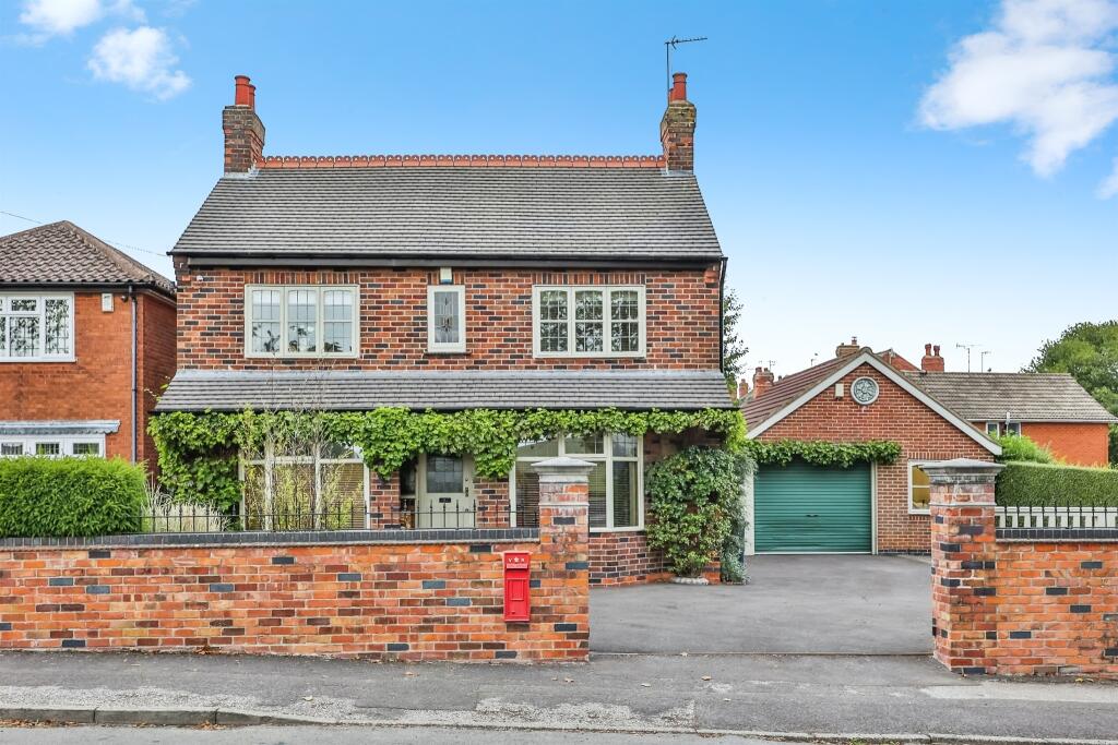 3-bed detached on Hall Lane, Brinsley, Nottingham, £475,000