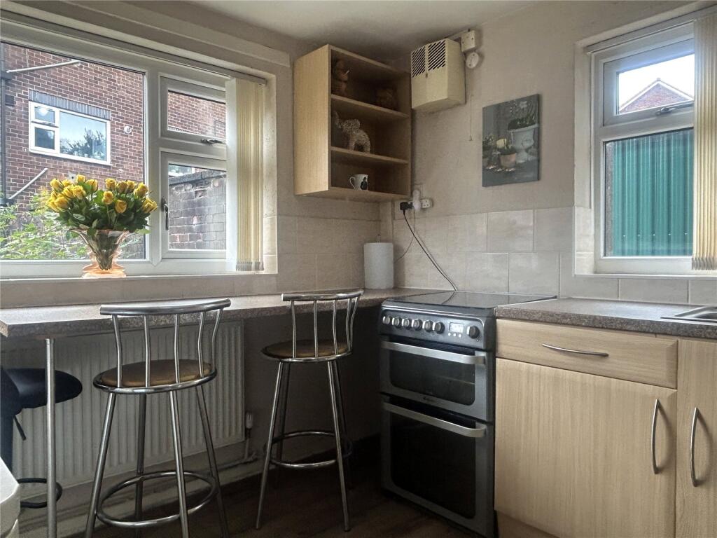 House in Oldham, Hey, Spring Hill - More