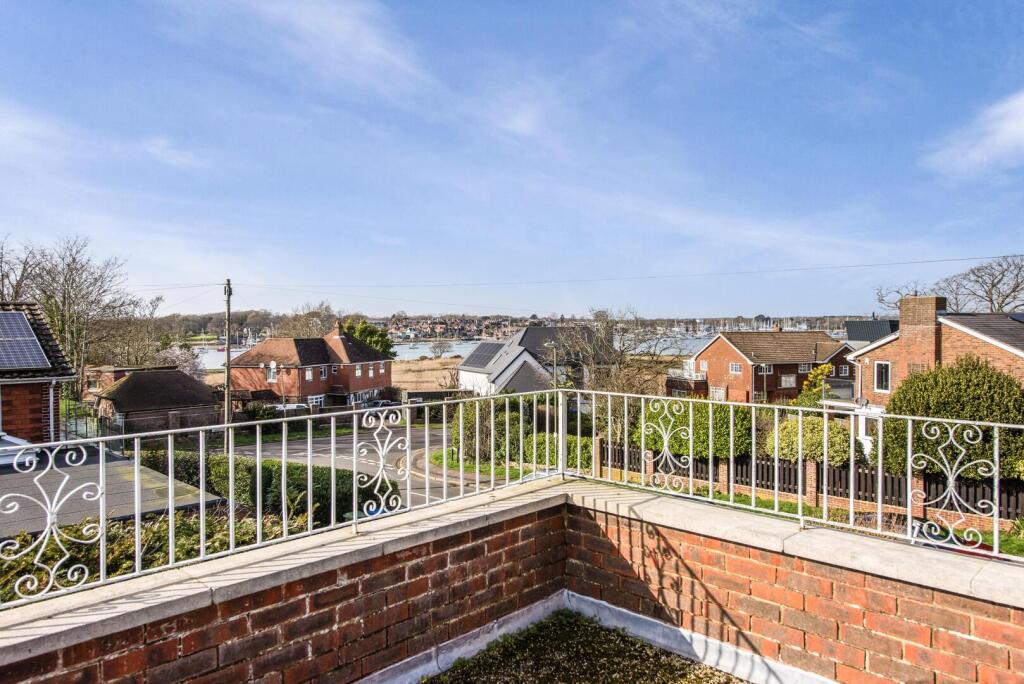 29 Crofton Way photo 3