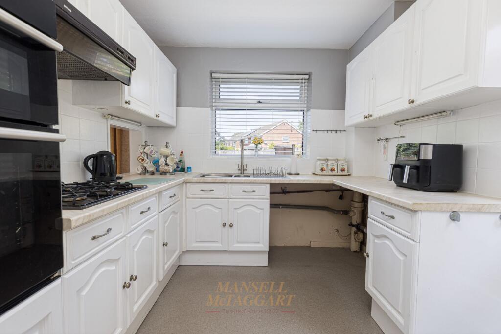 House in Crawley, Gossops Green - View 2