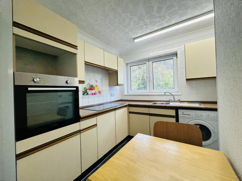 Apartment in Newcastle-under-Lyme, Staffordshire - View 5
