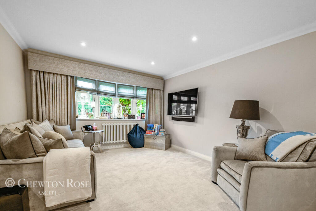 Vernon Drive, Ascot photo 2