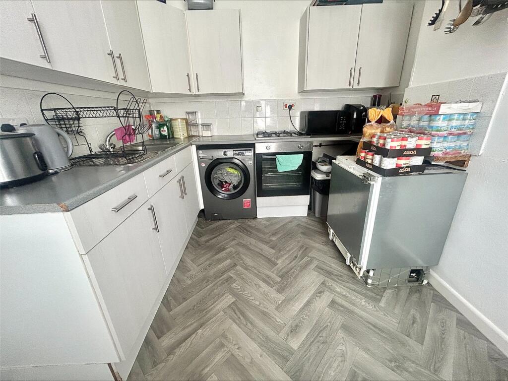 Apartment in Havant, Emsworth - View 2