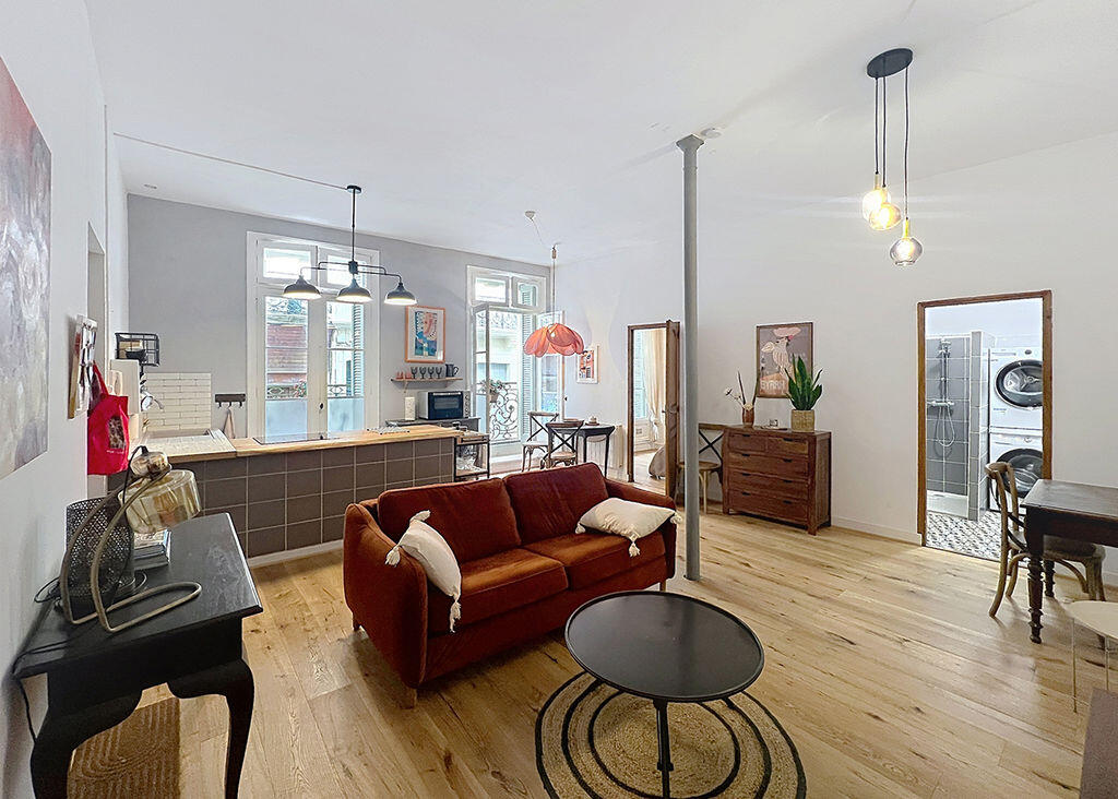 Main image of property: Renovated 1 BR Apartment near Theâtre des Varietes, Beziers, Herault, Languedoc-Roussillon